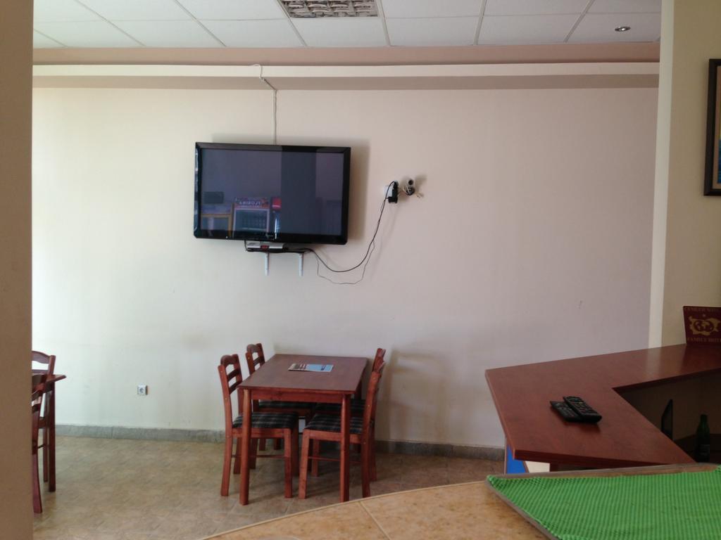 Femili Hotel Diveda สวิติ วลัส ภายนอก รูปภาพ