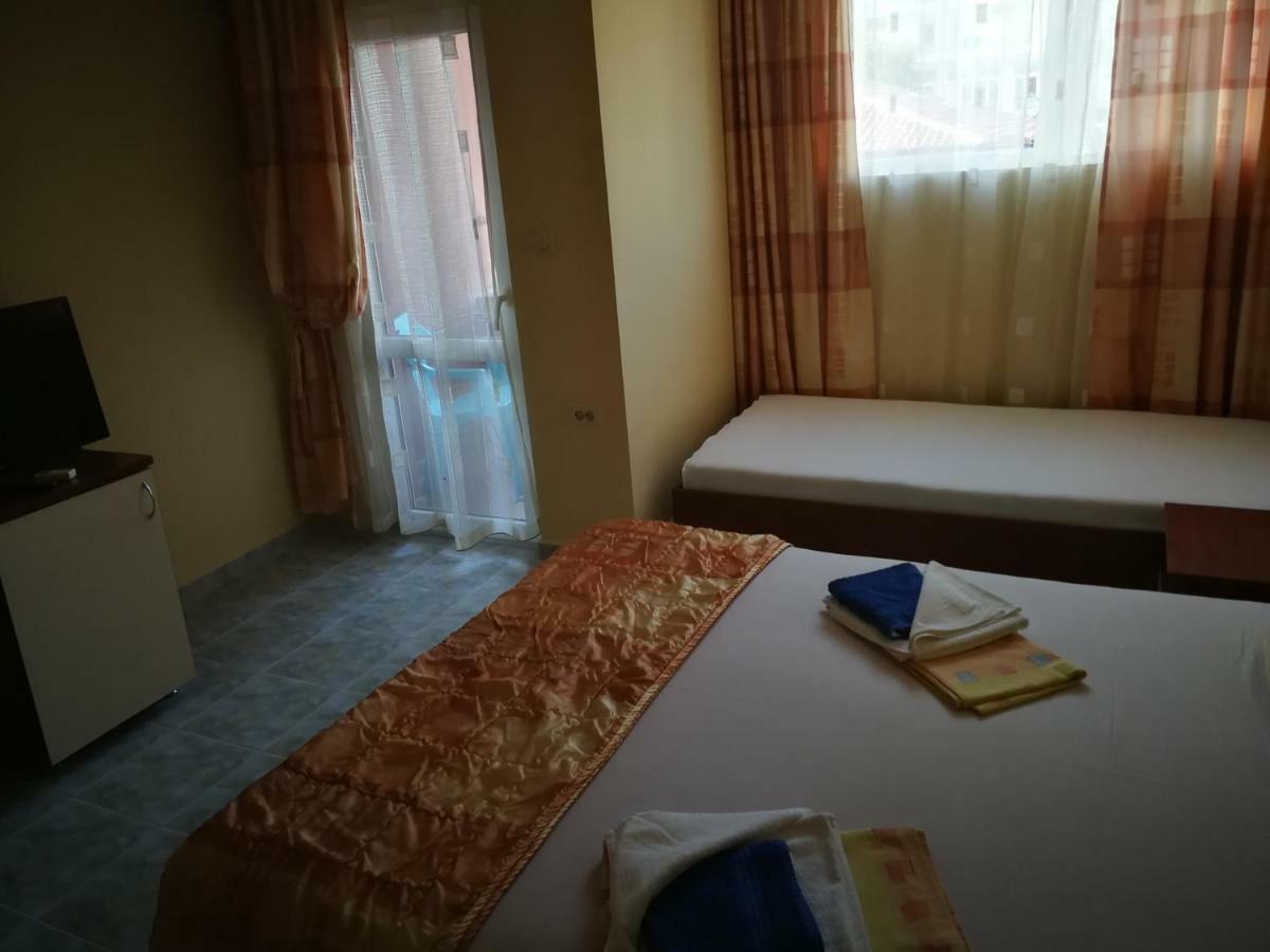 Femili Hotel Diveda สวิติ วลัส ภายนอก รูปภาพ